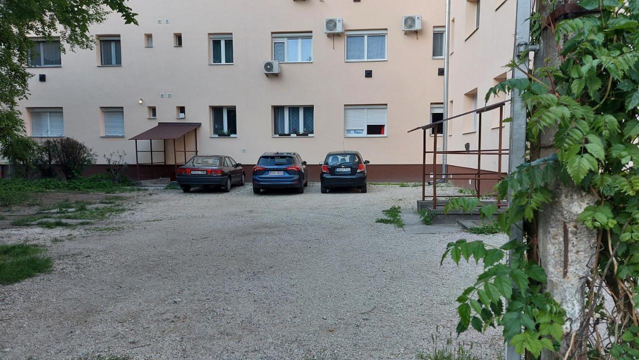 Ancsi Apartmant ケチケメート エクステリア 写真